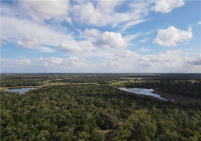 Serene views from above. Walking distance to the lincoln lake! 
